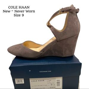 NEW Cole HAAN Gray Suede Wedge Ankle Strap Size 9